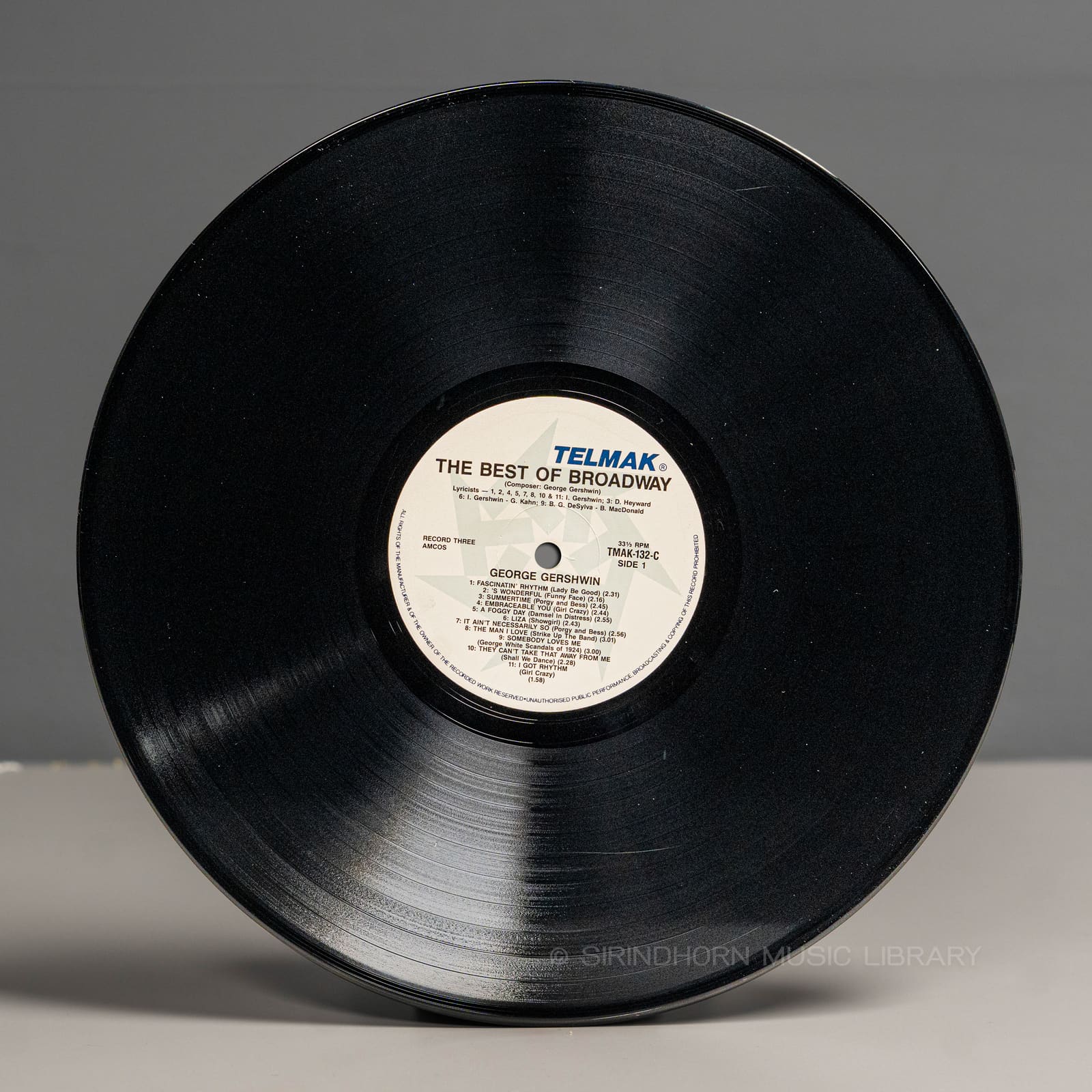 ป้ายแผ่นเสียง A — The best of broadway by George Gershwin and Cole Porter