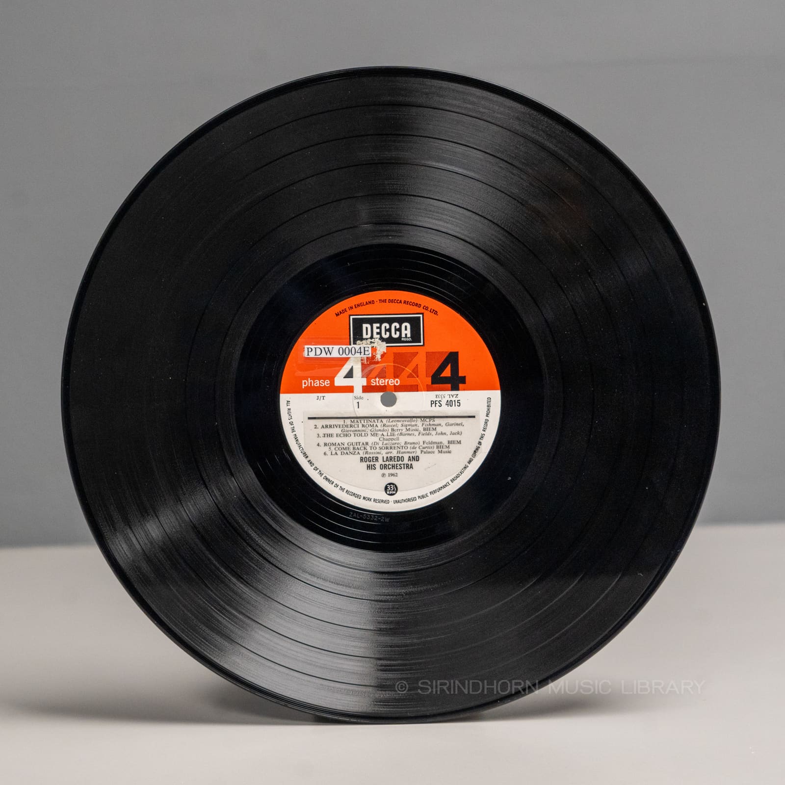 ป้ายแผ่นเสียง A — Italy Roger Laredo and his orchestra